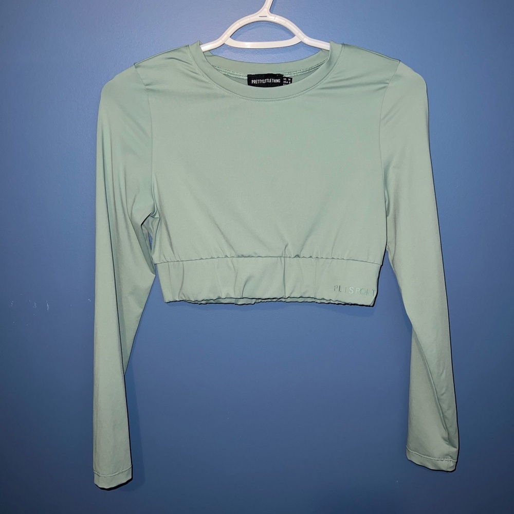 PrettyLittleThing Light Green Long Sleeve Crop Top